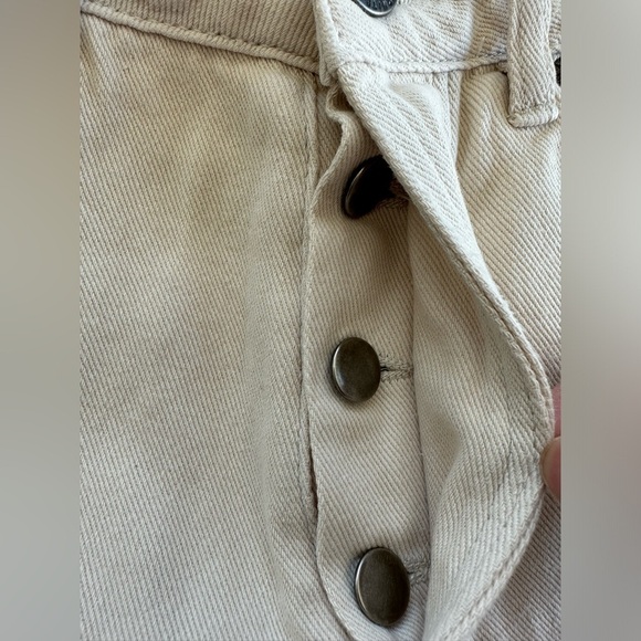 NWT Amuse Society Cut-Off Denim Shorts in Ivory - Picture 2 of 5